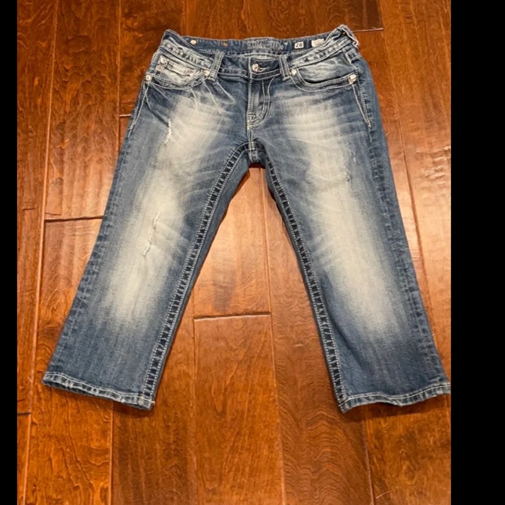 🔴 Miss Me Capri Jeans sz 28 cropped
Size 28